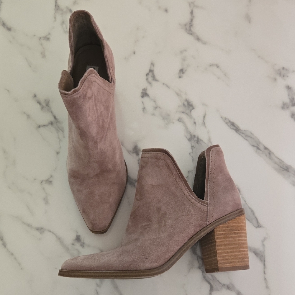 Steve‎ Madden Havannah Tan Ankle Booties with V-Cut Design Suede Leather Western